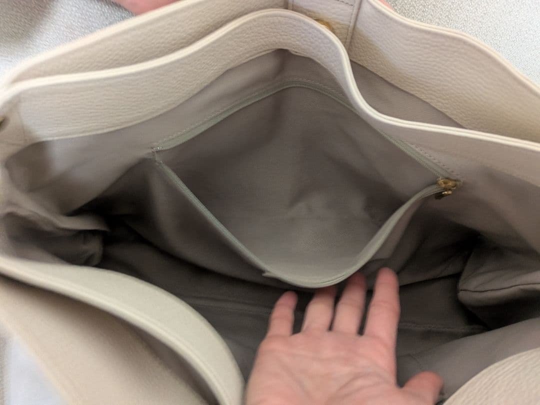 ATAO ホワイト ショルダーバッグ