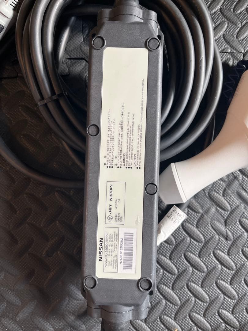 日産 純正充電ケーブルです。