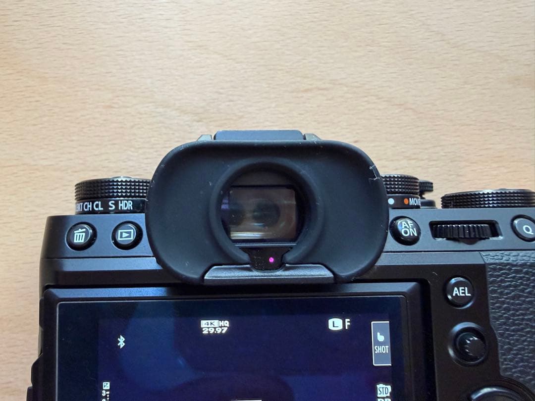 【極美品】富士フイルム X-T5 ボディ シャッター6,742回 多言語モデル