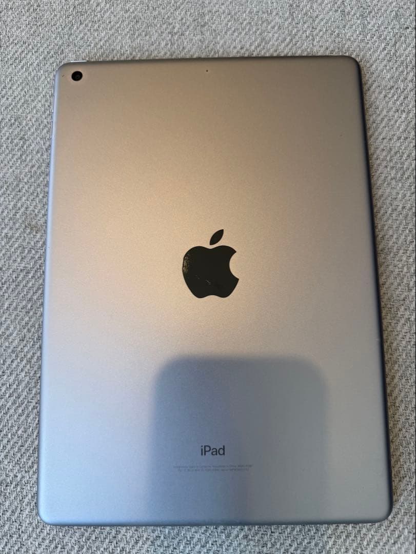 iPad 第6世代シルバー 32GB Wi-Fiモデル　中古