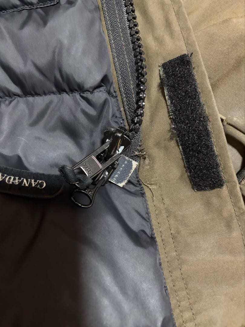   ダウンジャケット KAMLOOPSカムループス　カーキ