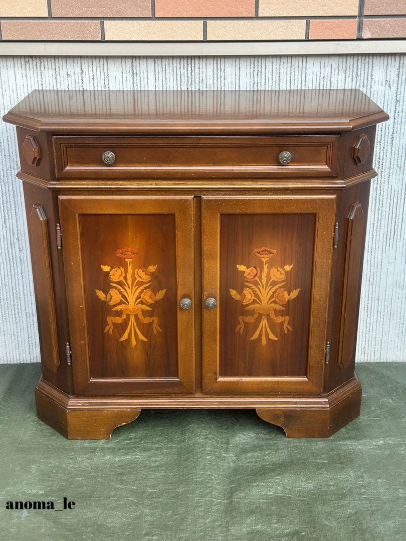 5010【サイドボード】イタリア　木製　象嵌細工　収納棚　飾り台　ヴィンテージ◎