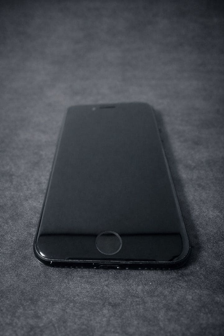 Apple iPhone SE ブラック