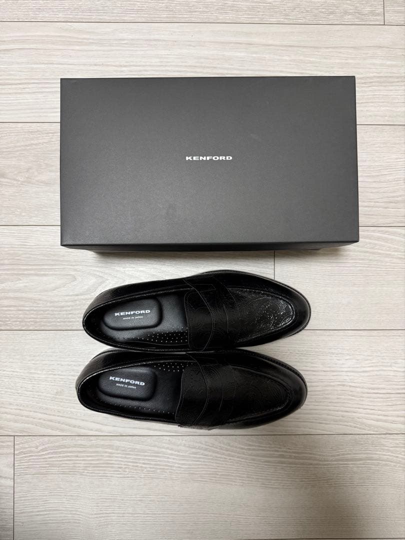 KENFORD EMBOSSED LOAFERS / ブラックペイズリー