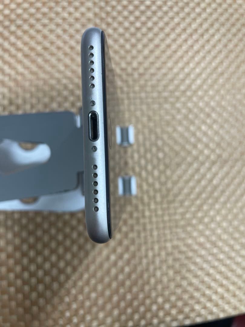 iPhone SE 第3世代 128 GB スターライトSIMフリー【6831】