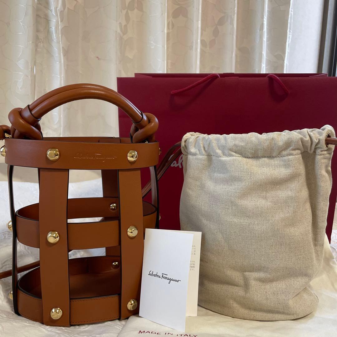 新品未使用 【Salvatore Ferragamo 】Cage Bag