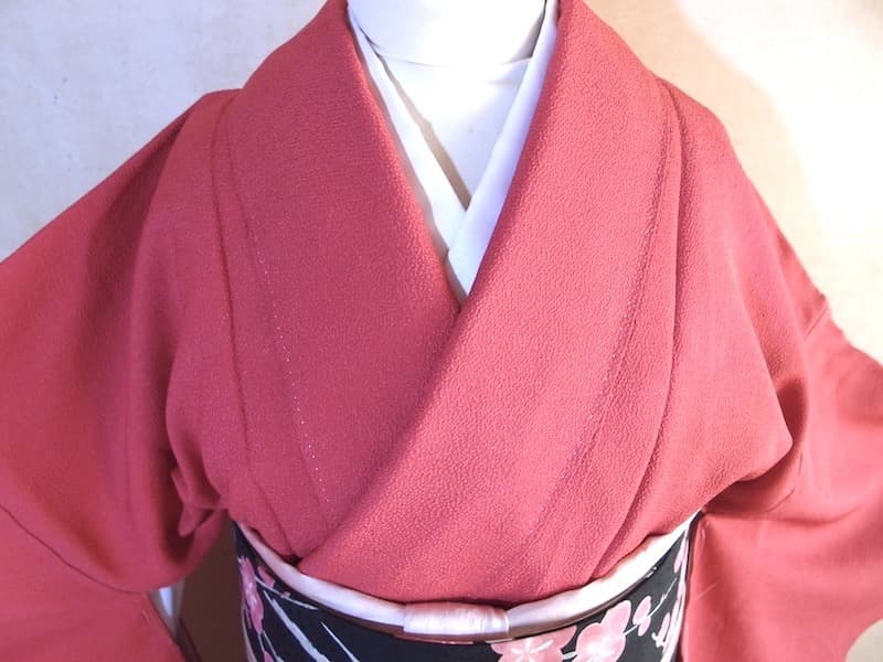 未使用 斎藤三才 縮緬の色無地（華やか桃赤系）裄68 背紋無 正絹美品