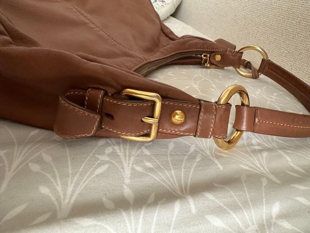 PRADA ブラウンショルダーバッグ