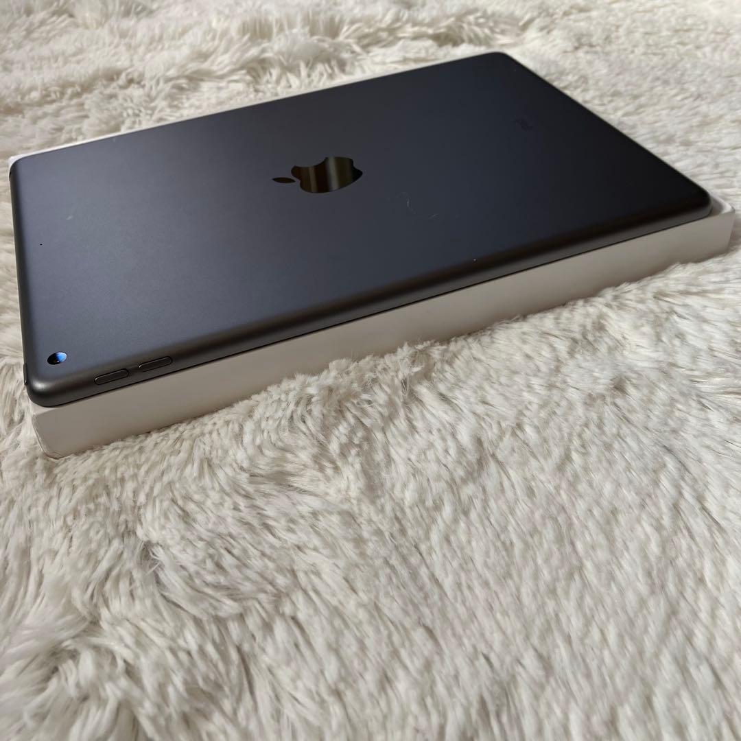 【完動品】iPad 第９世代 64GB 【すぐ発送】【付属品】