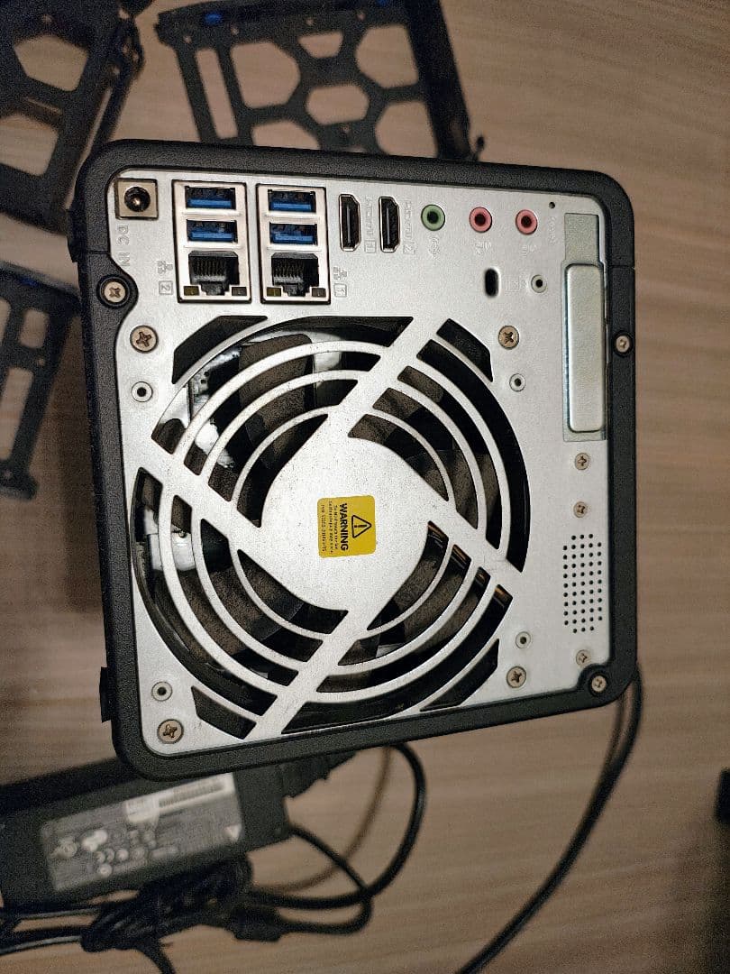 動作品　QNAP TS-453be NAS 本体 メモリ16GB拡張済み