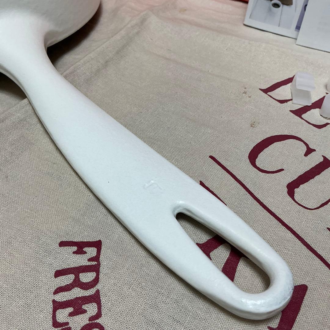 ルクルーゼ　ソーシエ 21cm オリーブ ブランチレリーフ コットン