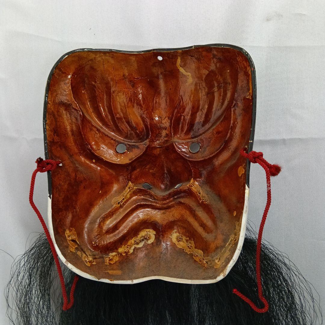 (被れる)神楽面 伝統的な木製面