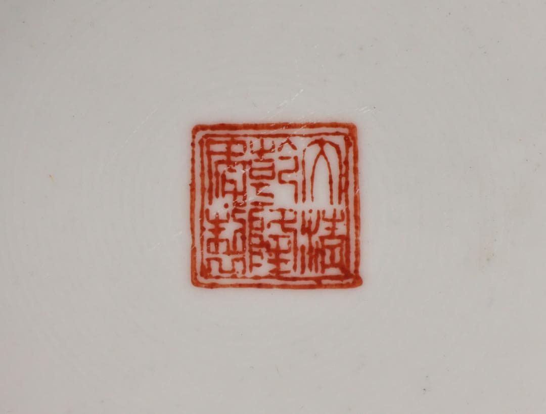 BK217　中国古玩　大清乾隆年製 銘　紅釉郡龍文様　花瓶　飾壷　壺　高40㎝