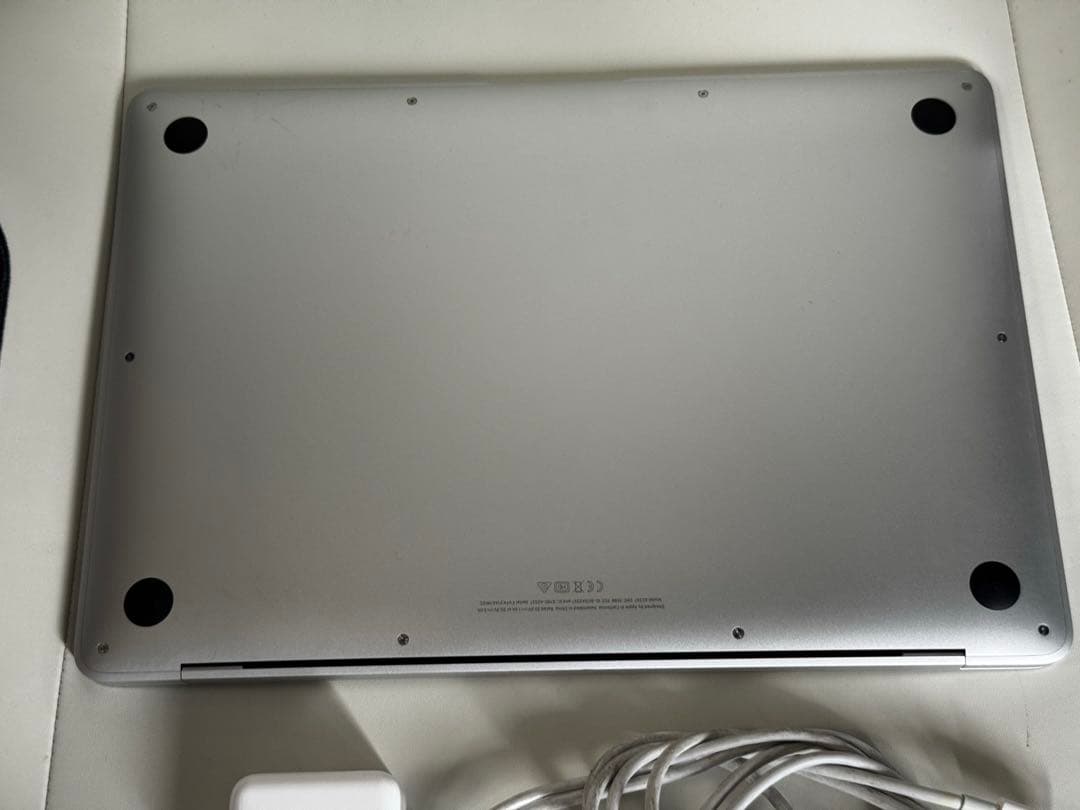 Apple MacBook Air (M1, 2020) 本体 US