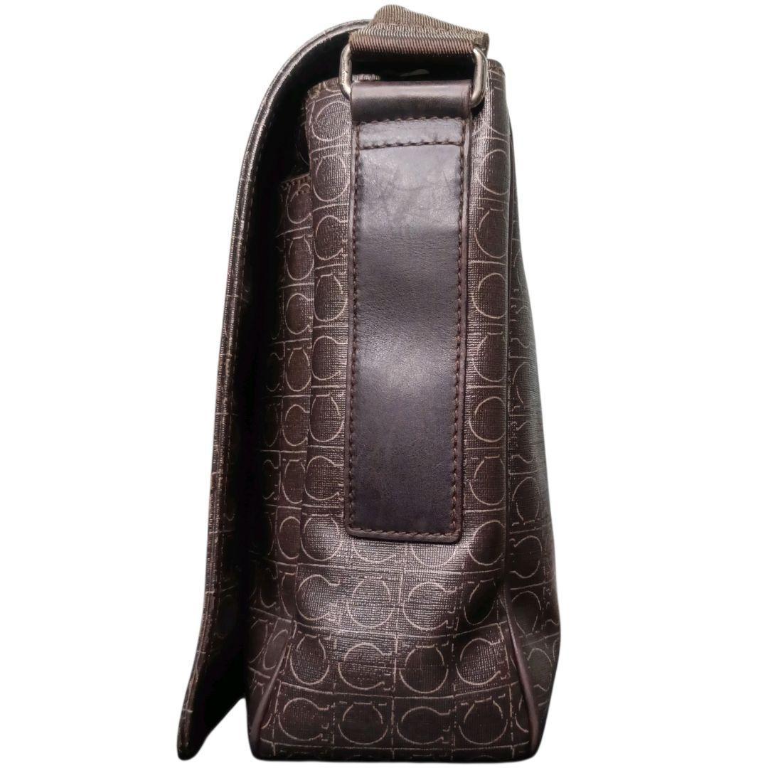 ✨Salvatore Ferragamo ガンチーニ総柄 メッセンジャーバッグ