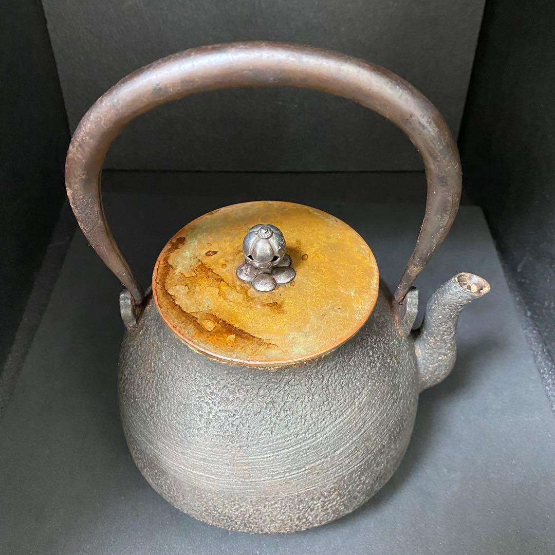 金寿堂 雨宮 宗 造 鉄瓶　刷毛目 長閑形 鉄瓶　純銀摘蓋　鐡瓶