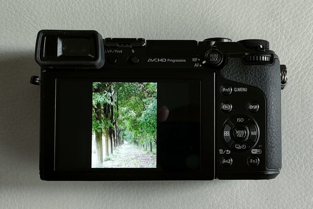 LUMIX GX7本体 バッテリー 充電器 ストラップ キャップ　オマケ有り