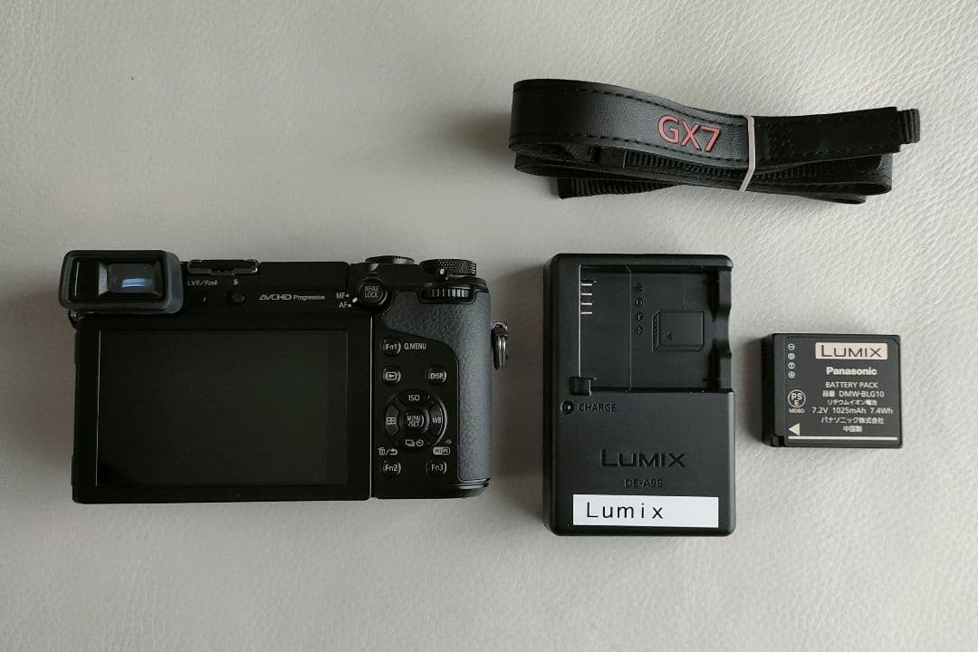 LUMIX GX7本体 バッテリー 充電器 ストラップ キャップ　オマケ有り
