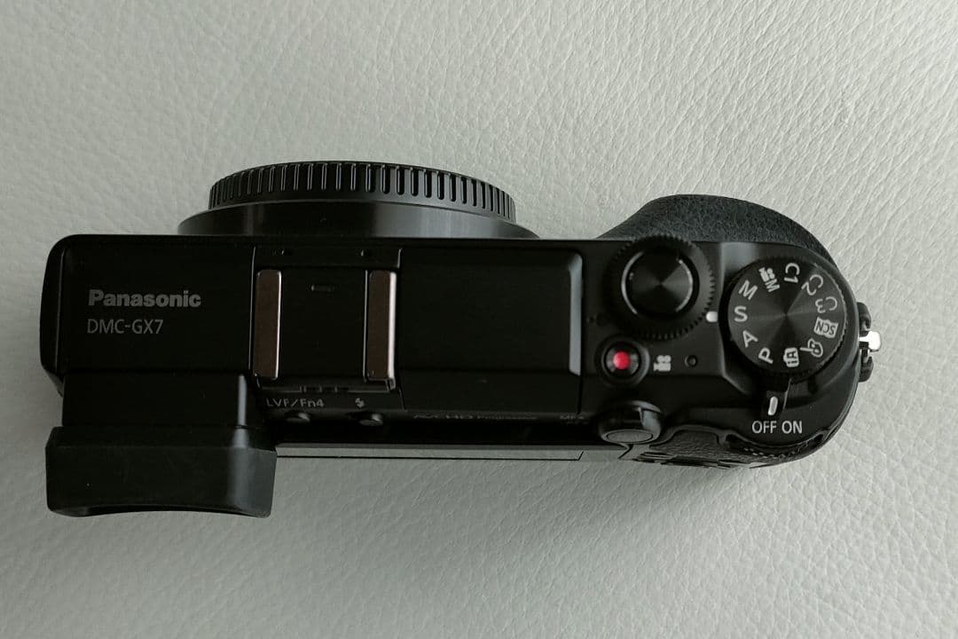 LUMIX GX7本体 バッテリー 充電器 ストラップ キャップ　オマケ有り