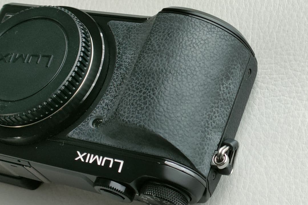 LUMIX GX7本体 バッテリー 充電器 ストラップ キャップ　オマケ有り