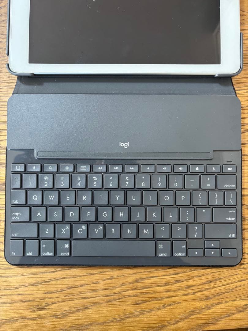 iPad 第6世代 128GB SIMフリー Logicoolキーボード