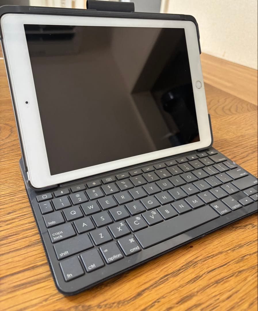 iPad 第6世代 128GB SIMフリー Logicoolキーボード