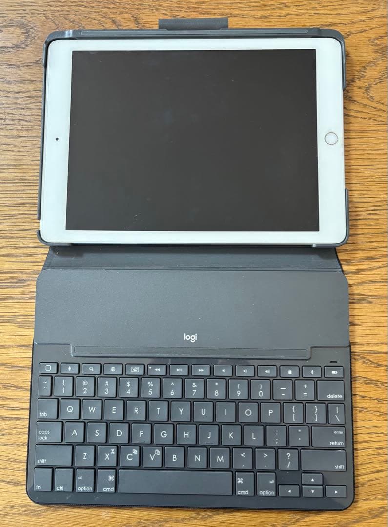 iPad 第6世代 128GB SIMフリー Logicoolキーボード