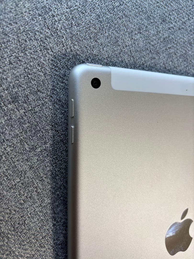 iPad 第6世代 128GB SIMフリー Logicoolキーボード