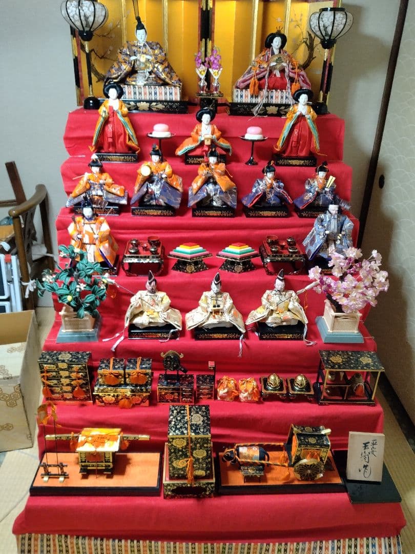 豪華な七段ひな人形セット