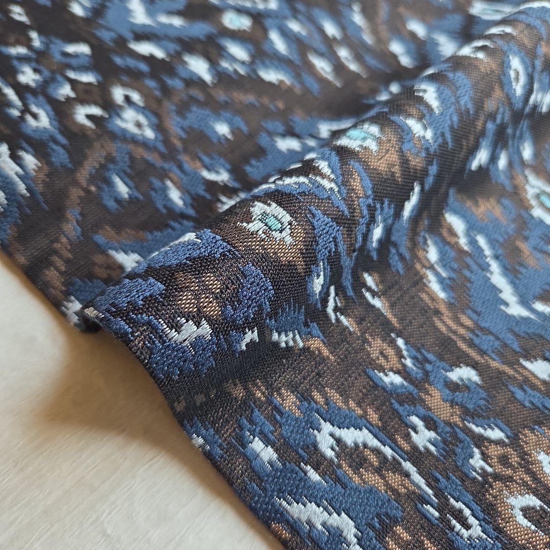 モダンな装いにも　上品な光沢を楽しむ　西陣名古屋帯