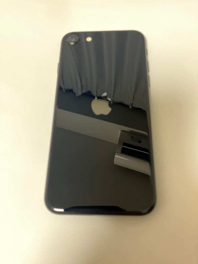 イ*7様 Apple iPhone SE第3世代 ブラック 本体 バッテリー10