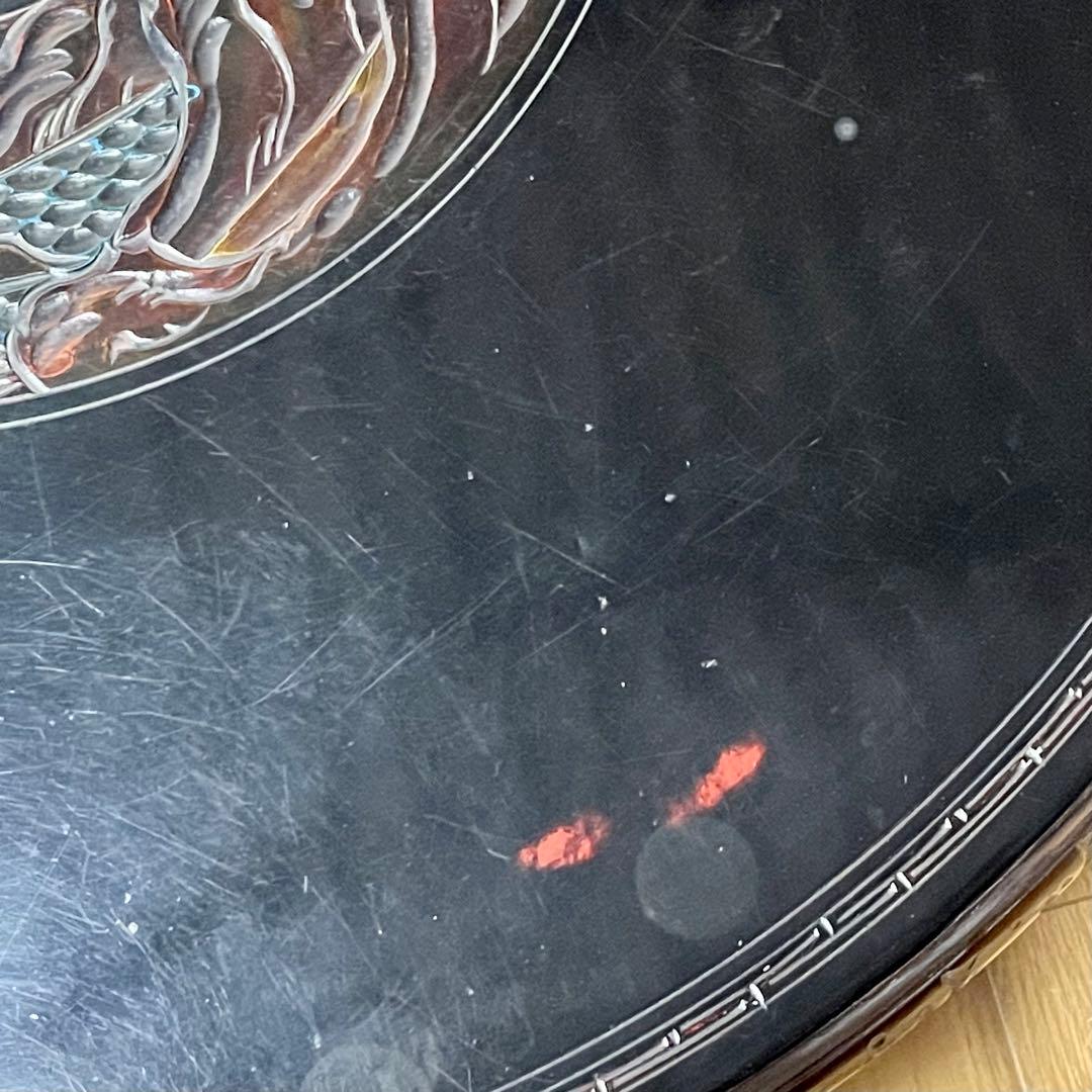 古い漆芸の円卓