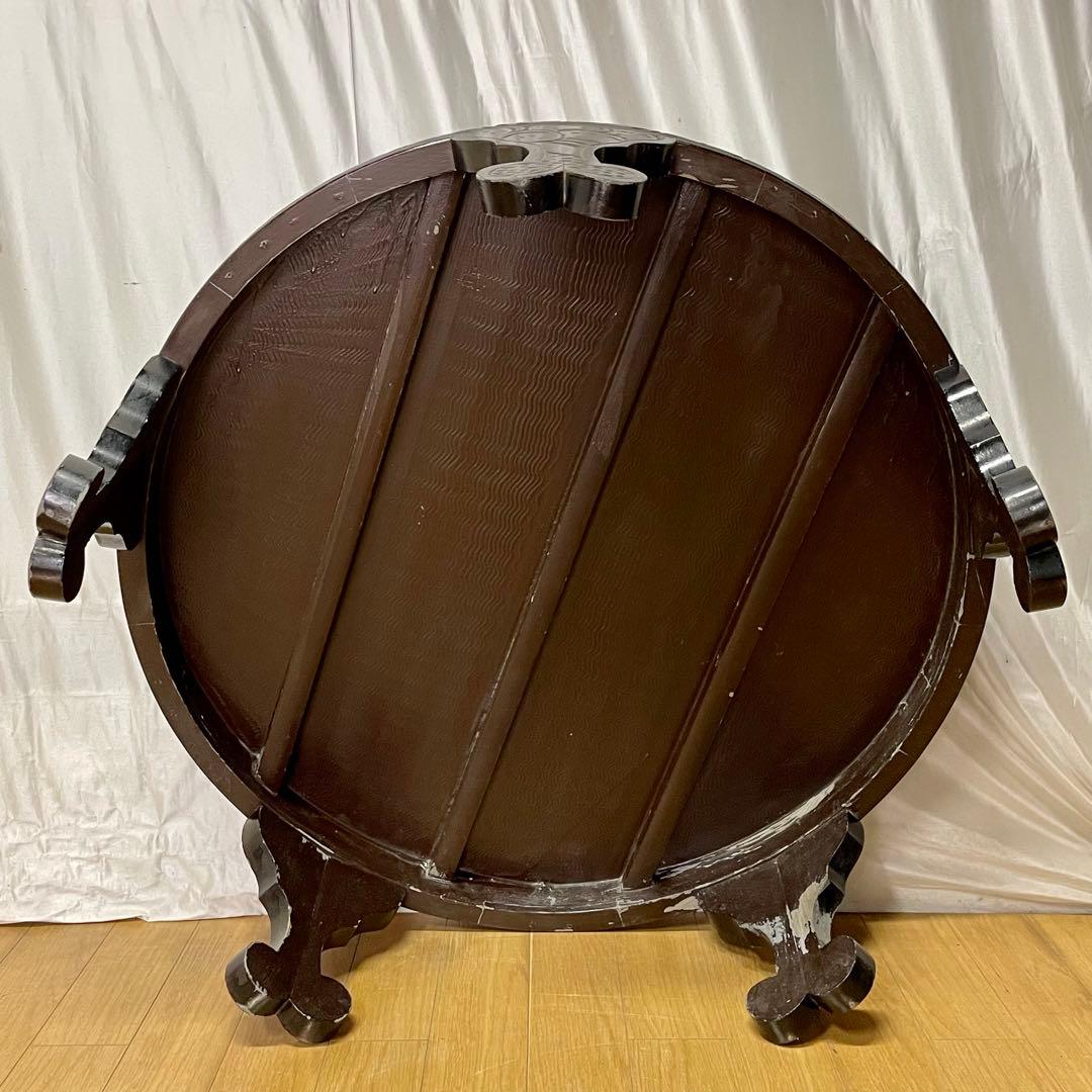 古い漆芸の円卓