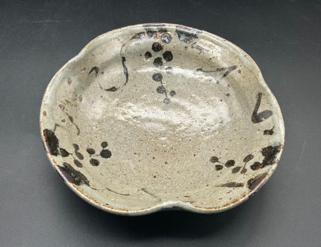 陶器　平小鉢　4枚 ぶどう柄　窯印あり