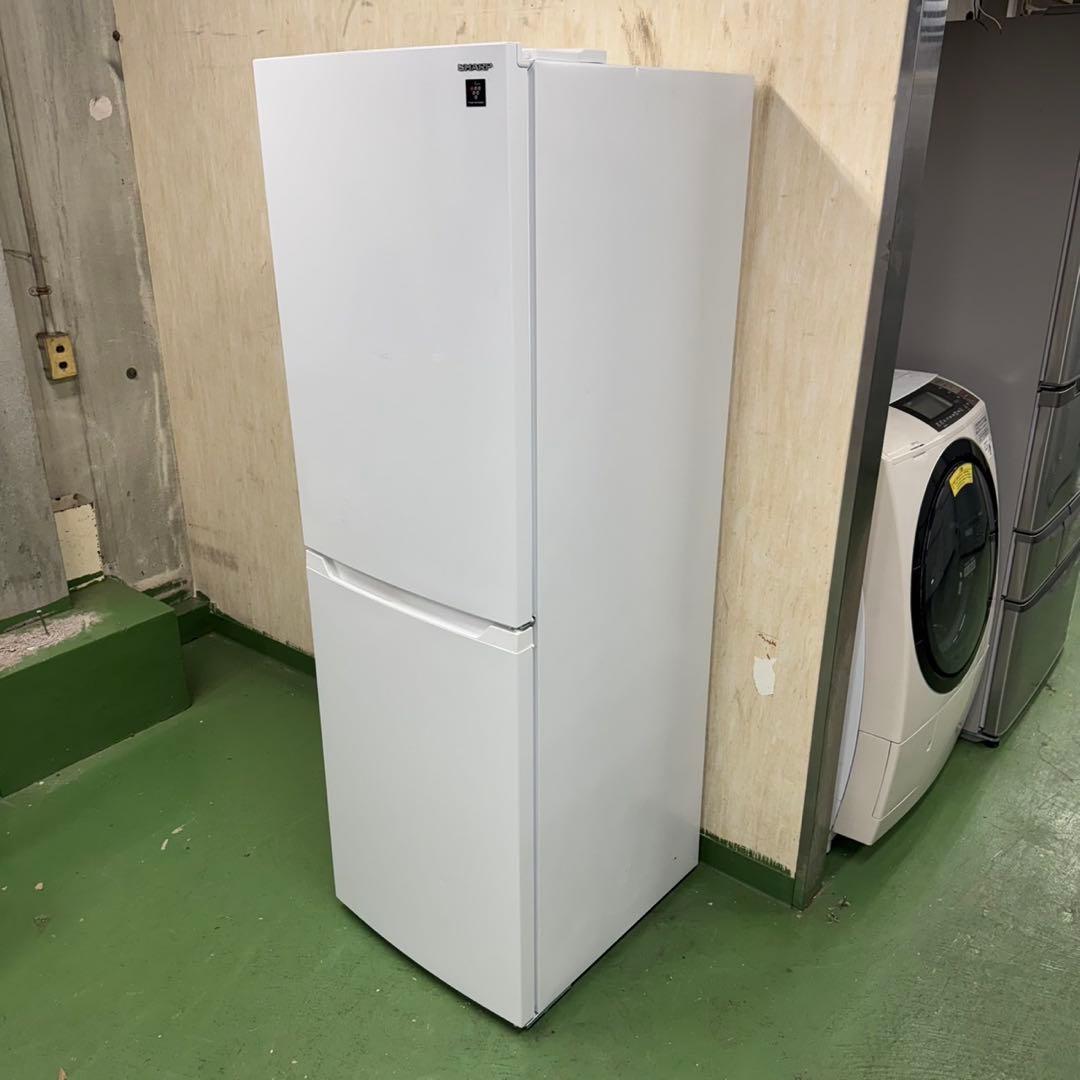 640 SHARP 中型冷蔵庫　200L強　小型　一人暮らし　右開き　2ドア