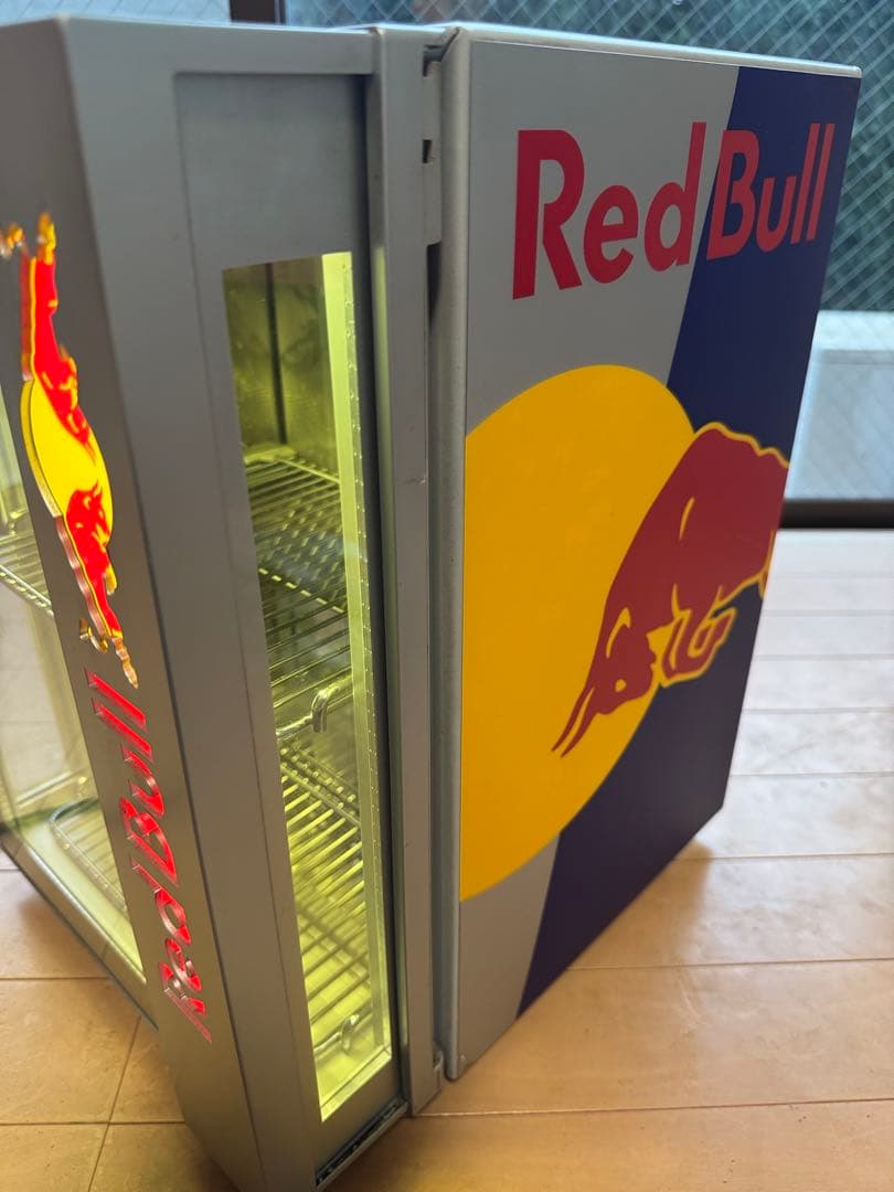 Red Bull 冷蔵庫 ガラス扉付き