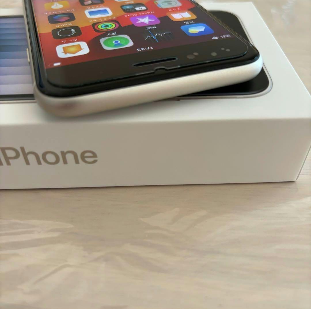 【美品】iPhone SE 第3世代 スターライト 64 GB SIMフリー
