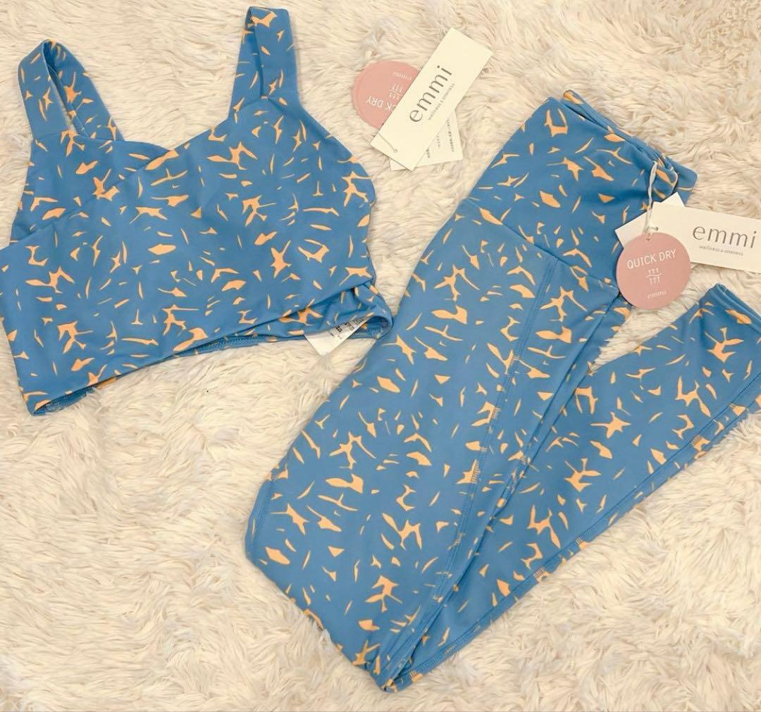 ⭐︎新品⭐︎emmi yoga エミヨガ　トップス&レギンス　9-11号　上下