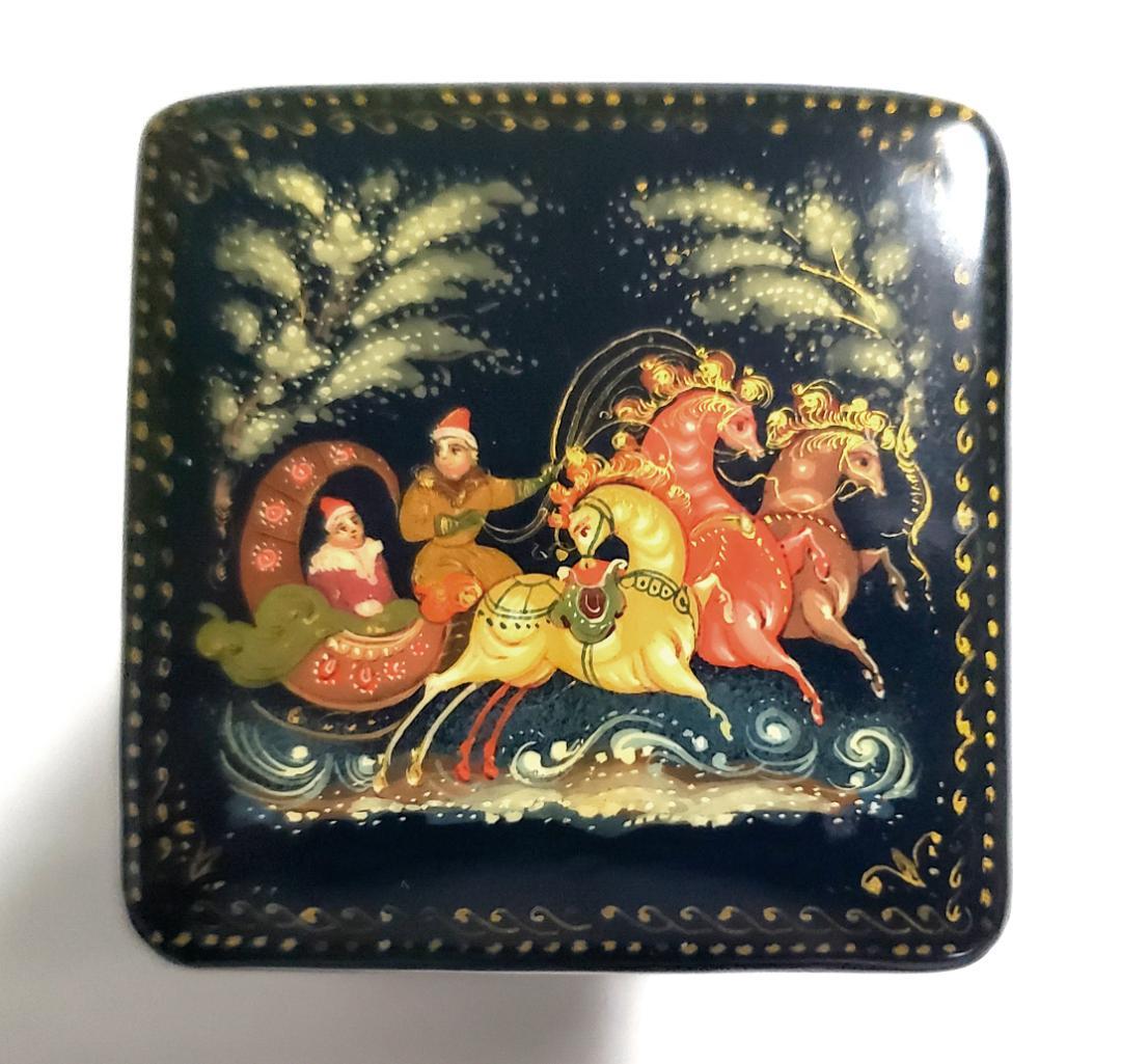 ロシア工芸品　細密画　ムステラ　四角の小箱　箱無し