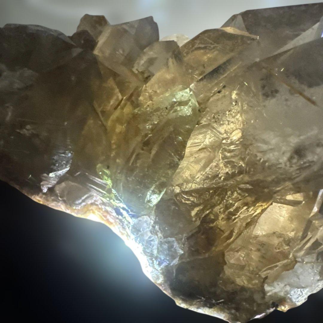 【極上品】希少　ゴールドルチルクォーツ クラスター 光台座付