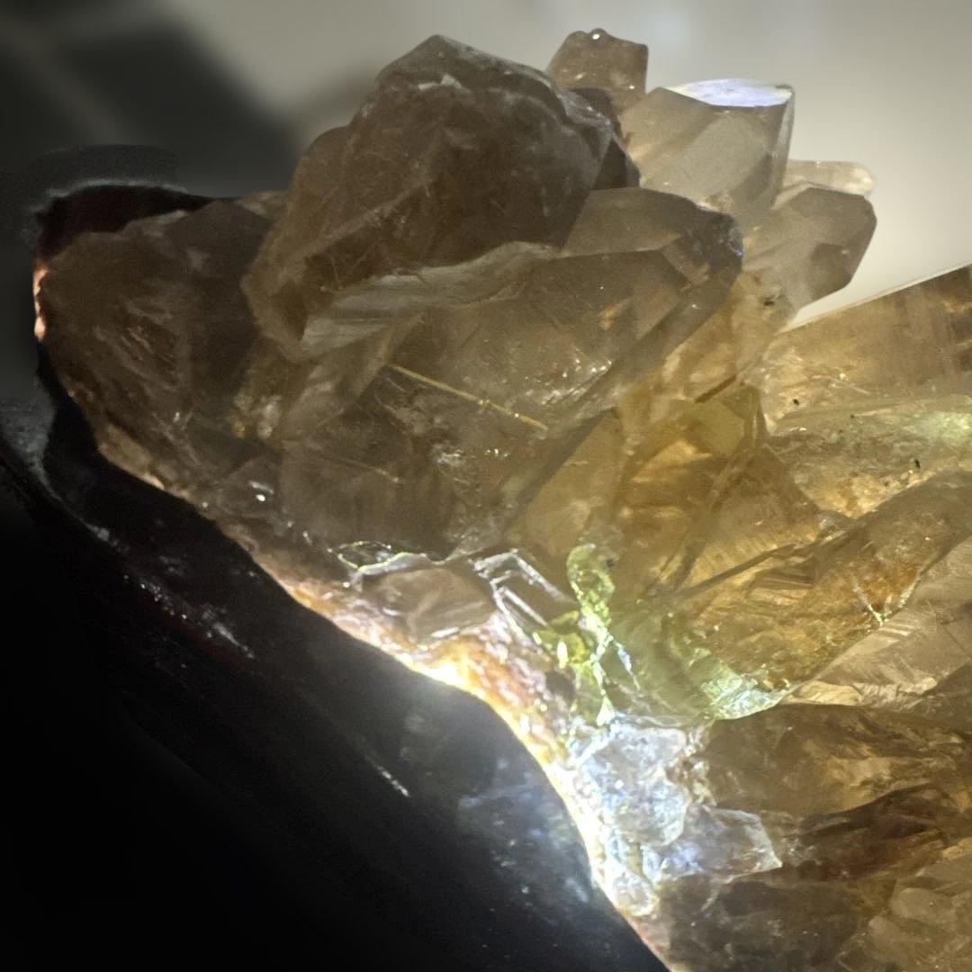 【極上品】希少　ゴールドルチルクォーツ クラスター 光台座付