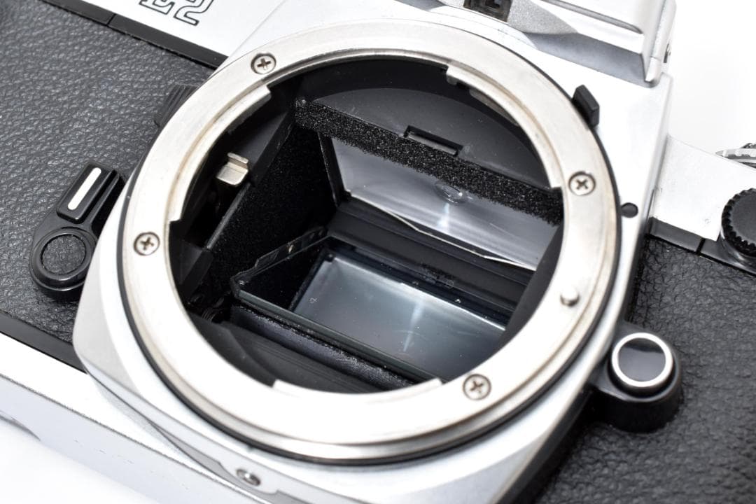 美品 NIKON FE2 シルバー フィルムカメラ モルト新品交換済 B770