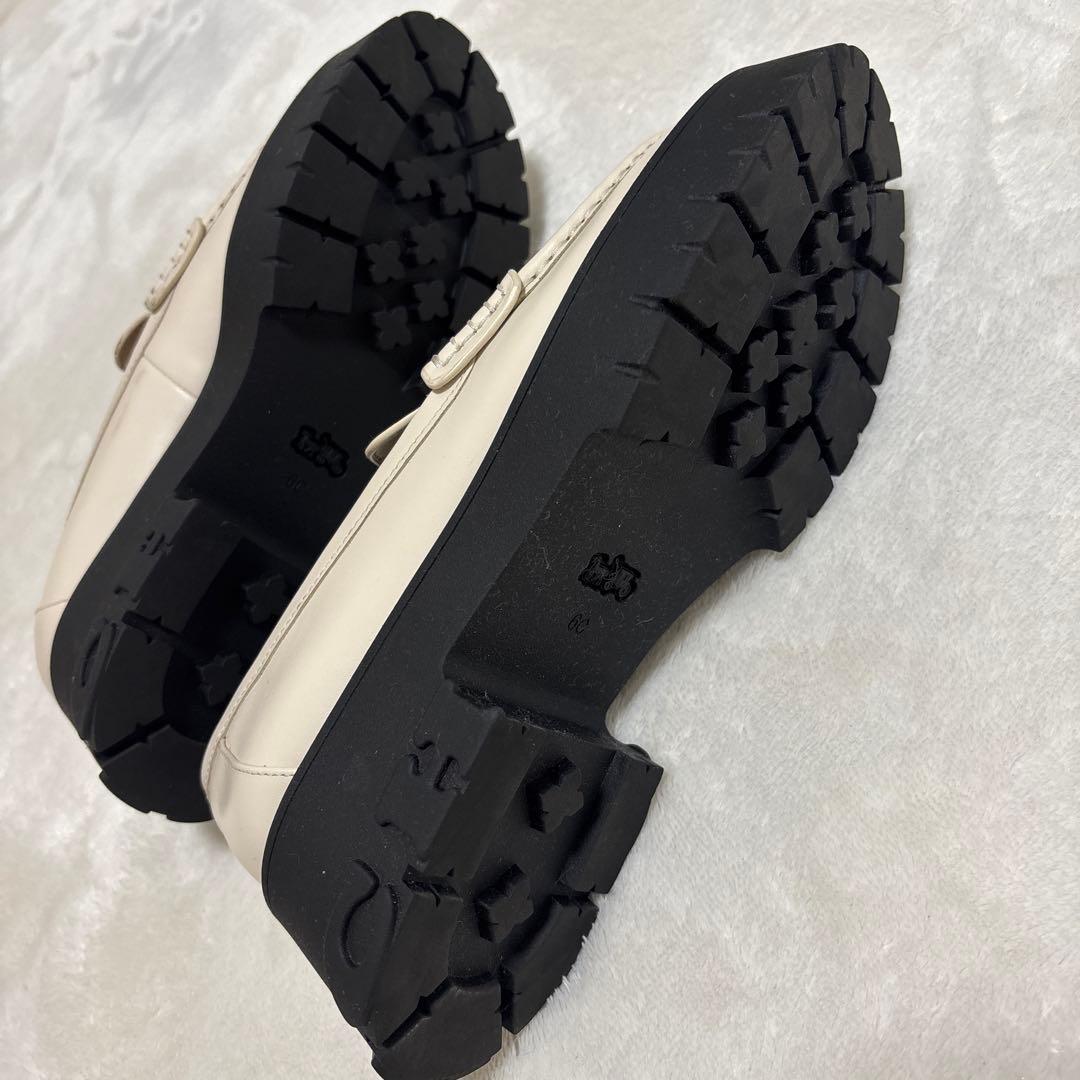 専用COACH ホワイト ローファー 合成皮革