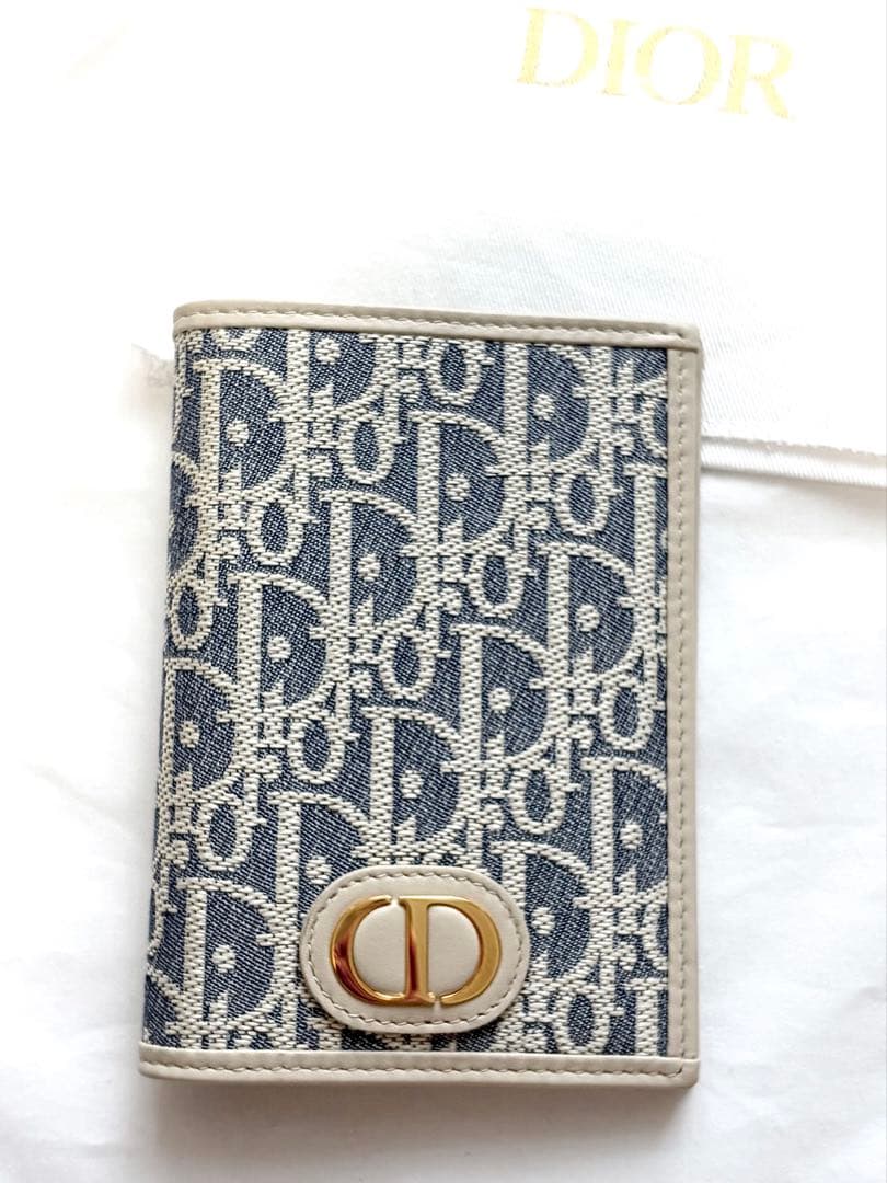 Dior 30Montaigne モンテーニュ　パスポート ケース