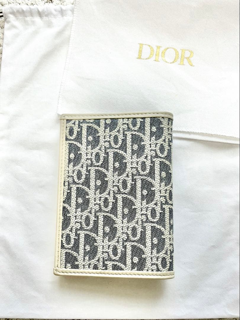 Dior 30Montaigne モンテーニュ　パスポート ケース