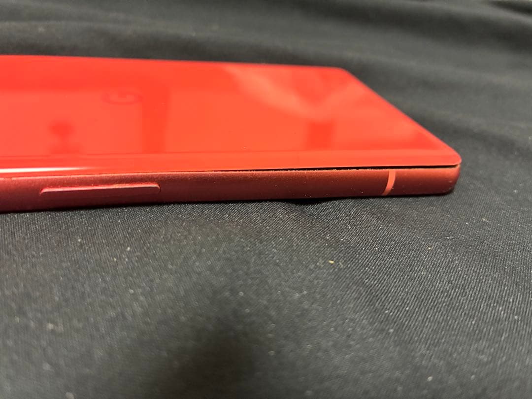 Google Pixel 7a 赤 ひび割れあり