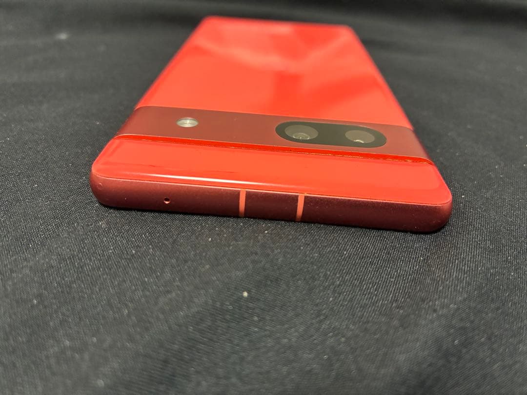 Google Pixel 7a 赤 ひび割れあり