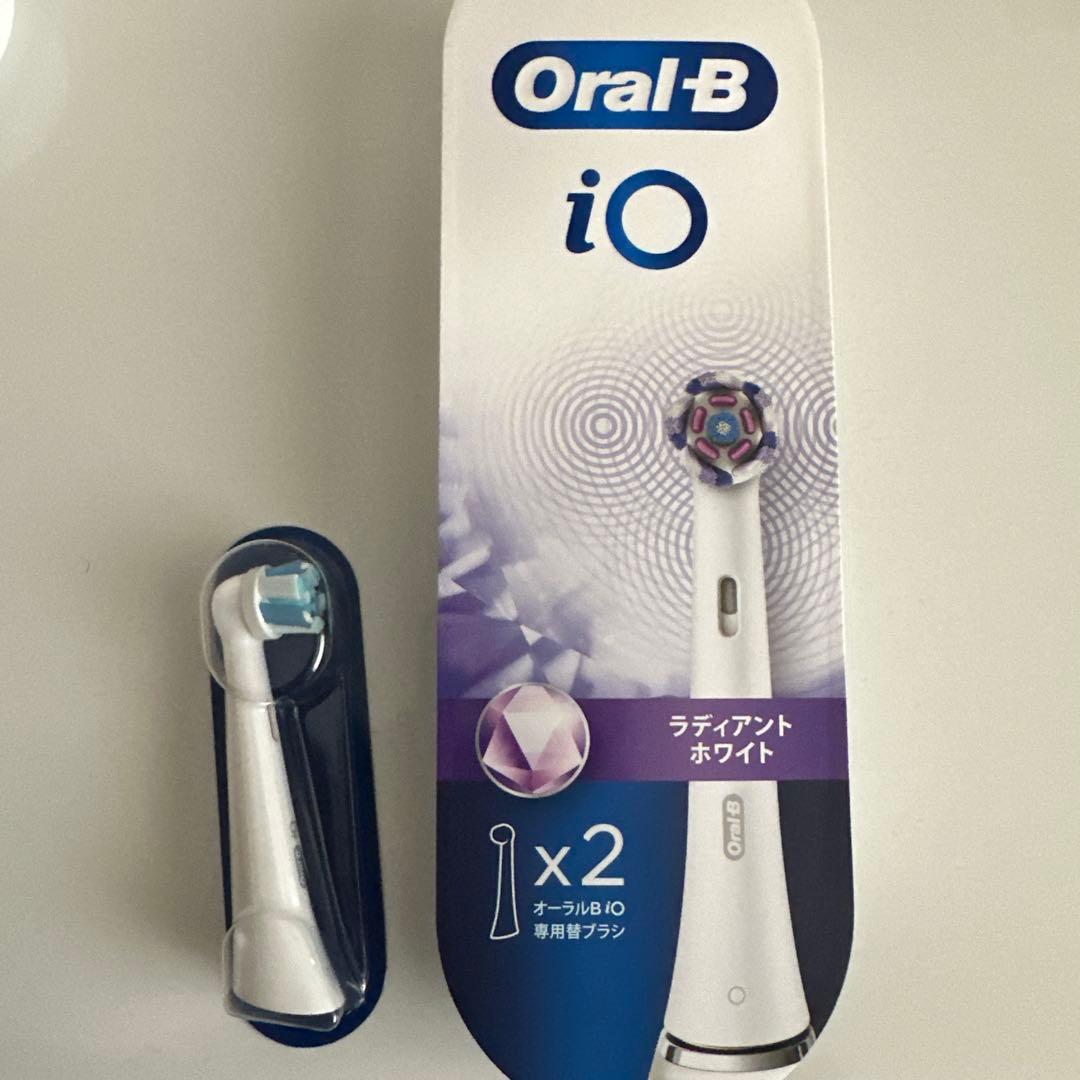 Oral-B iO 電動歯ブラシ本体と充電器