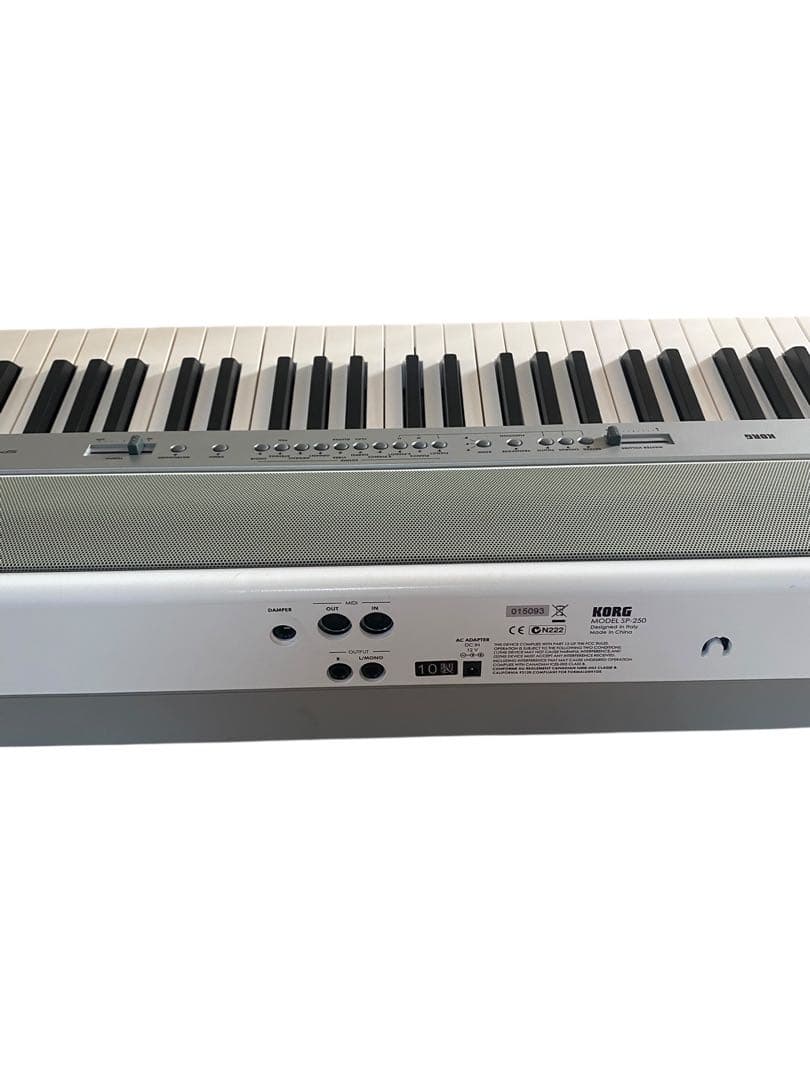 KORG SP-250 電子ピアノ 88鍵盤　本体 ホワイト