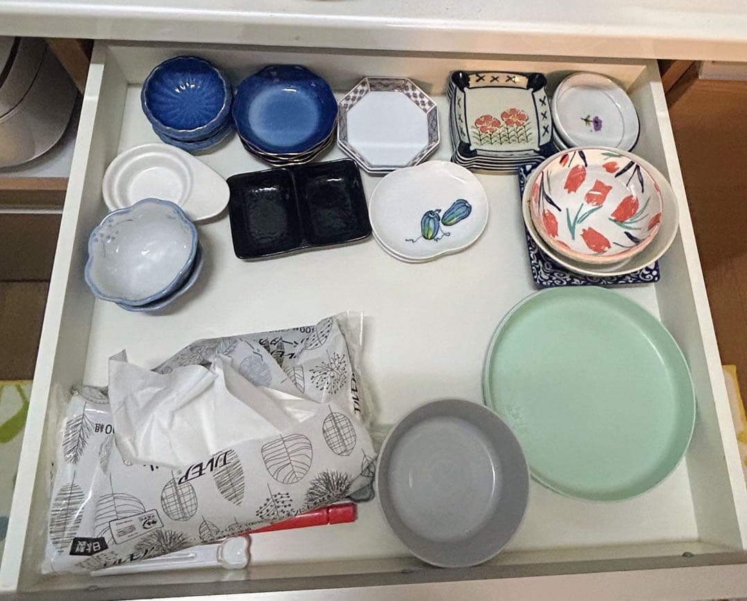 【断捨離中　懐かしの本屋】Pamouna 食器棚